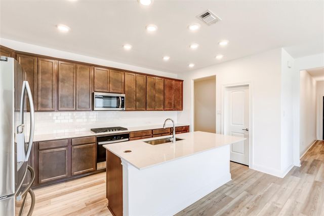 132 Inlet LN, Leander, TX 78641