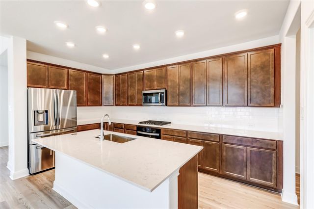 132 Inlet LN, Leander, TX 78641