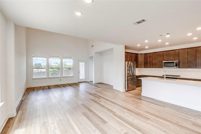 132 Inlet LN, Leander, TX 78641