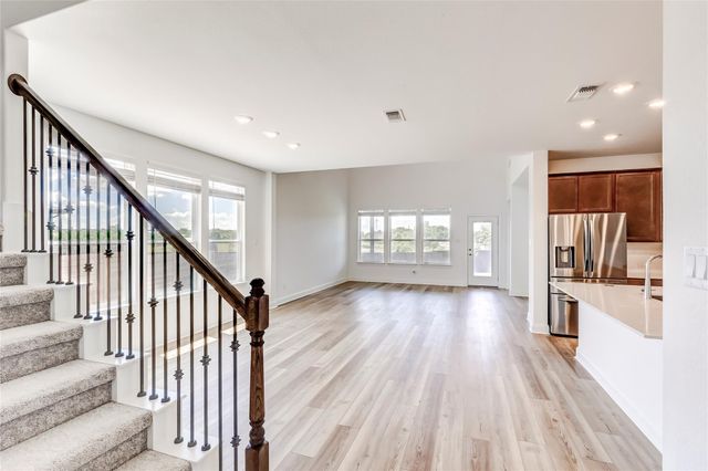 132 Inlet LN, Leander, TX 78641