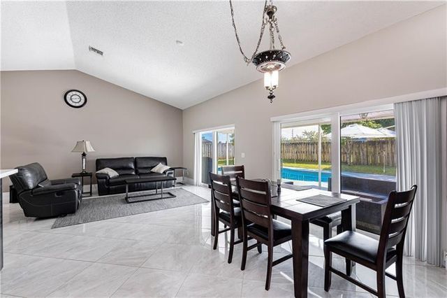 7200 SW 20th Street, Plantation, FL 33317