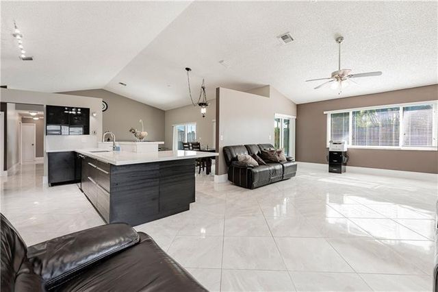 7200 SW 20th Street, Plantation, FL 33317