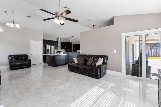 7200 SW 20th Street, Plantation, FL 33317