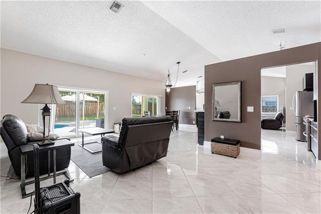 7200 SW 20th Street, Plantation, FL 33317