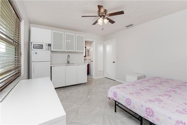 7200 SW 20th Street, Plantation, FL 33317