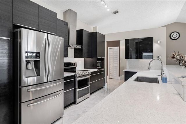 7200 SW 20th Street, Plantation, FL 33317
