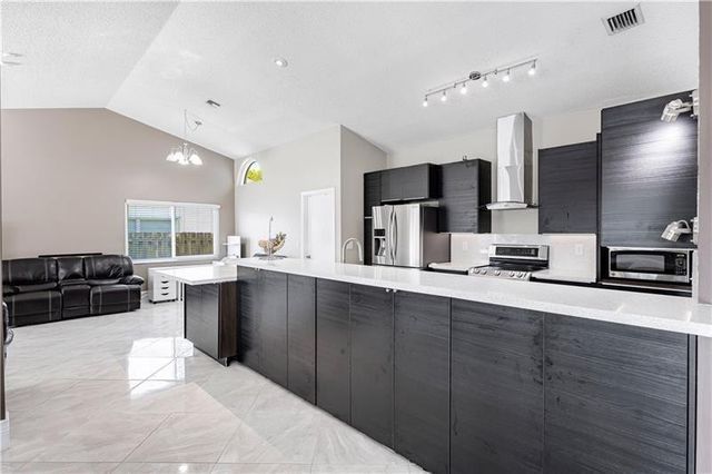 7200 SW 20th Street, Plantation, FL 33317