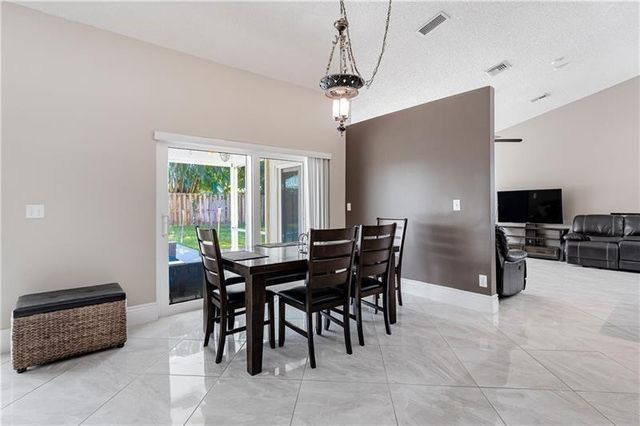 7200 SW 20th Street, Plantation, FL 33317