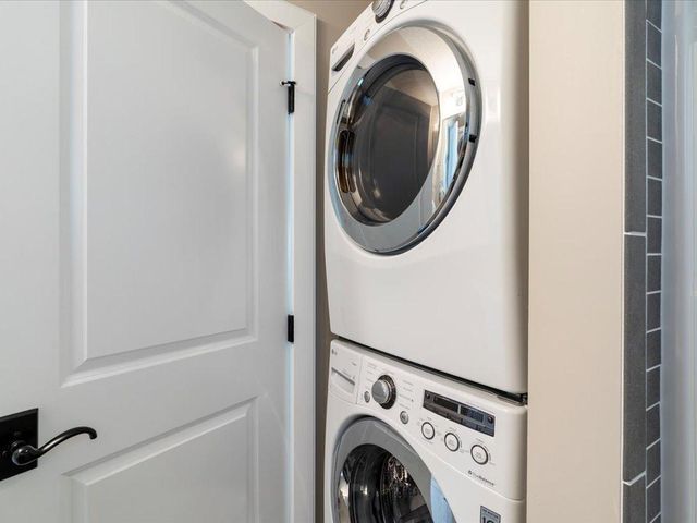 10323 Gull Point Rd, East Gull Lake, MN 56401