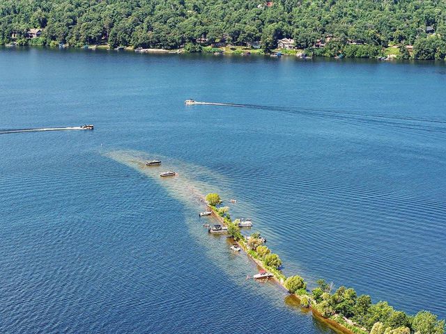 10323 Gull Point Rd, East Gull Lake, MN 56401