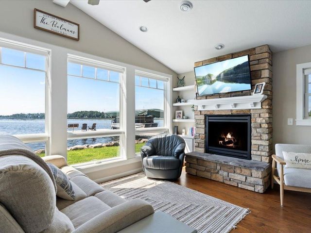 10323 Gull Point Rd, East Gull Lake, MN 56401