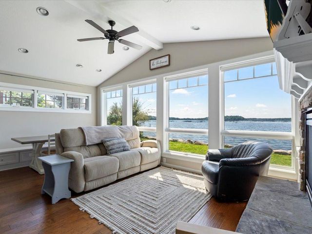 10323 Gull Point Rd, East Gull Lake, MN 56401