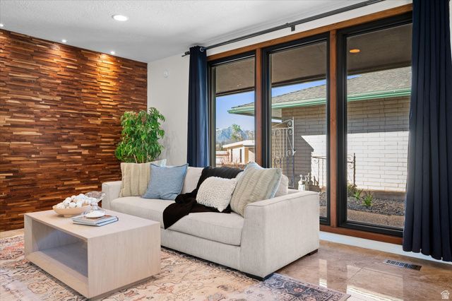 1593 E SECLUDED CIR, Ogden, UT 84403