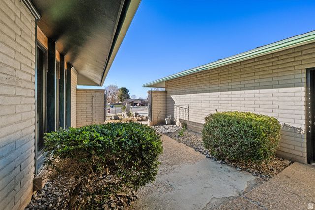 1593 E SECLUDED CIR, Ogden, UT 84403