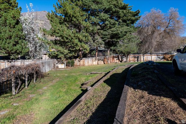 1593 E SECLUDED CIR, Ogden, UT 84403