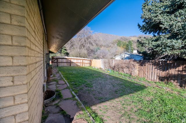 1593 E SECLUDED CIR, Ogden, UT 84403