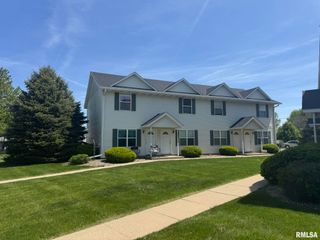 1303 1st St Apt B, De Witt, IA 52742