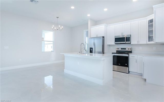 423 Yolanda ST, Lehigh Acres, FL 33972