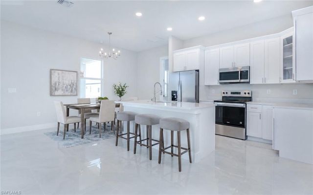 423 Yolanda ST, Lehigh Acres, FL 33972