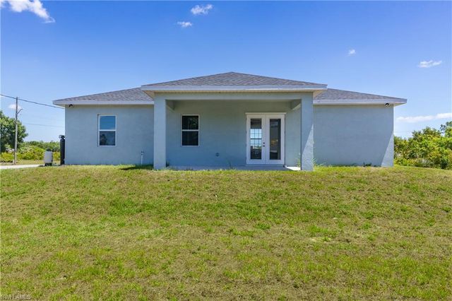 423 Yolanda ST, Lehigh Acres, FL 33972