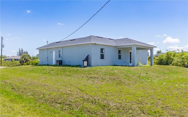 423 Yolanda ST, Lehigh Acres, FL 33972