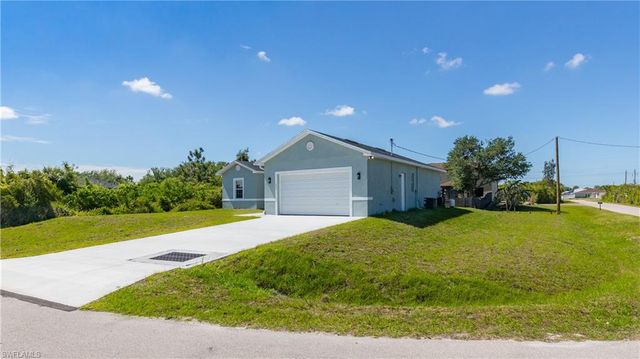 423 Yolanda ST, Lehigh Acres, FL 33972