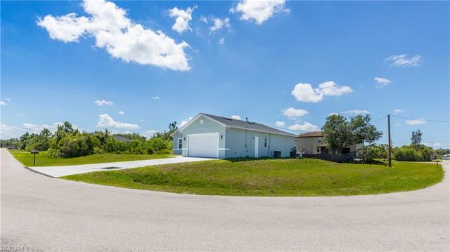 423 Yolanda ST, Lehigh Acres, FL 33972
