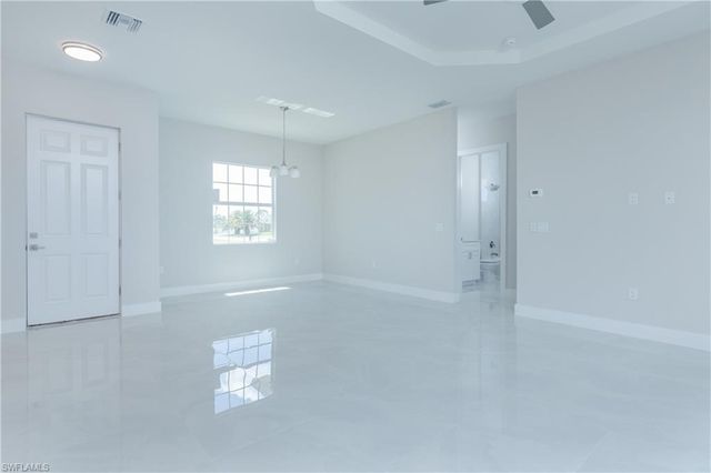 423 Yolanda ST, Lehigh Acres, FL 33972