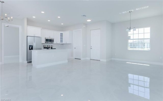 423 Yolanda ST, Lehigh Acres, FL 33972