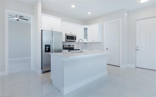 423 Yolanda ST, Lehigh Acres, FL 33972