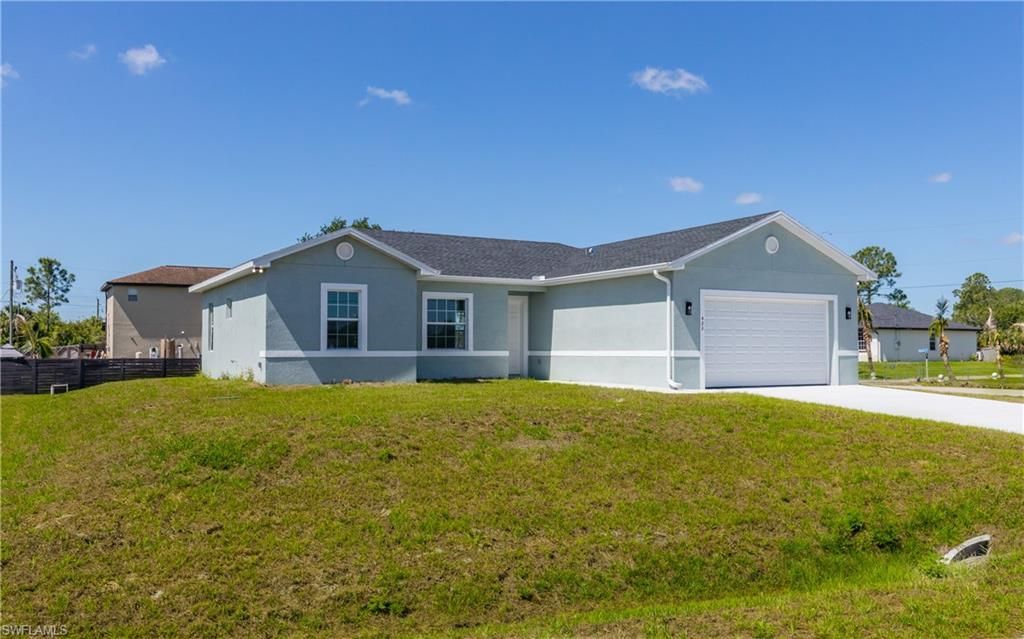 423 Yolanda ST, LEHIGH ACRES, FL 33972 — photo 2