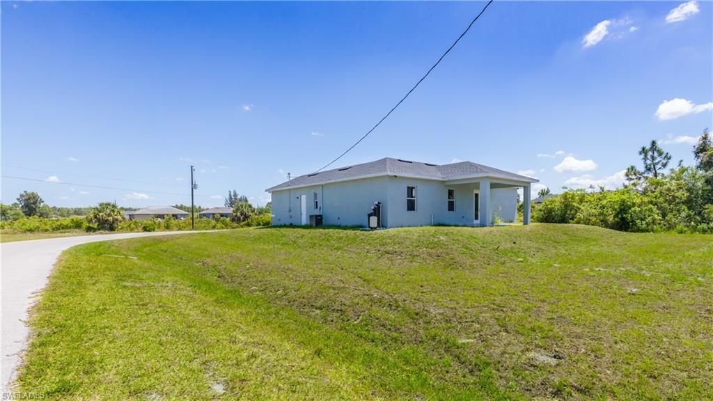 423 Yolanda ST, LEHIGH ACRES, FL 33972 — photo 3