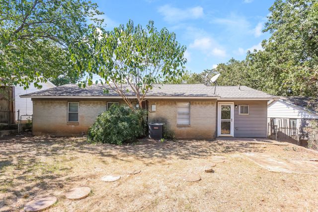 604 Stonewall Drive, Euless, TX 76039