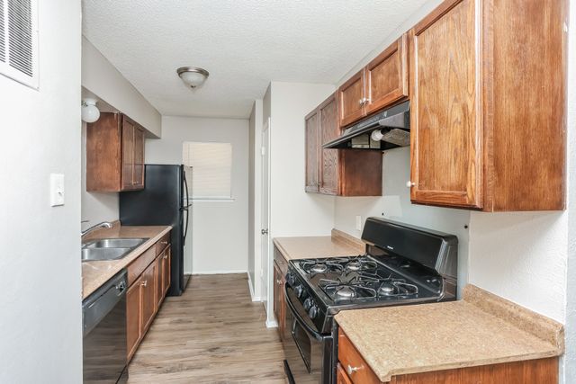 604 Stonewall Drive, Euless, TX 76039