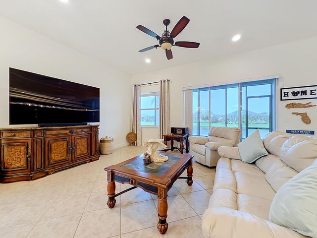 728 Fortunella Circle SW, Vero Beach, FL 32968