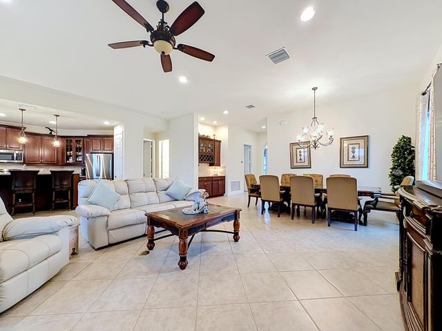 728 Fortunella Circle SW, Vero Beach, FL 32968