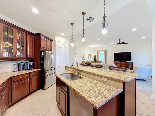 728 Fortunella Circle SW, Vero Beach, FL 32968