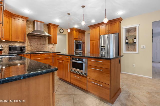 25 Cherokee Road, East Brunswick, NJ 08816