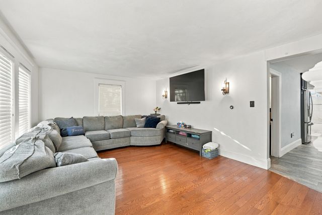 14 Harrison St, Framingham, MA 01702