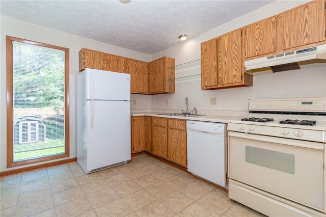 1087 Cranston Dr, City Of Greensburg, PA 15601