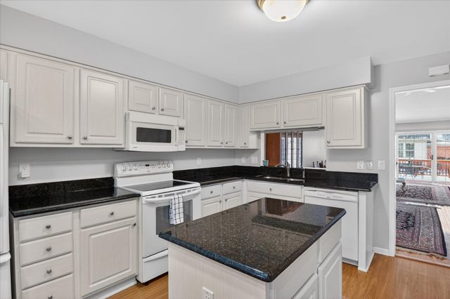 39828 Village Run Drive, Northville, MI 48168