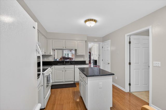 39828 Village Run Drive, Northville, MI 48168