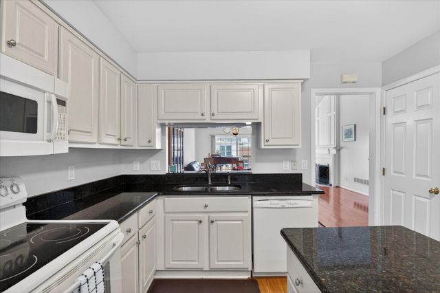 39828 Village Run Drive, Northville, MI 48168