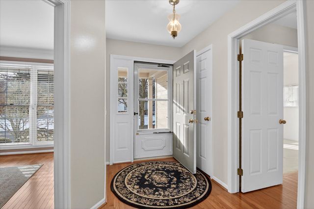 39828 Village Run Drive, Northville, MI 48168