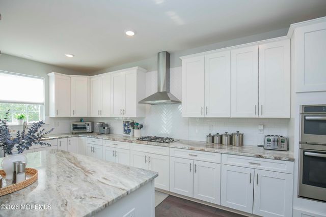 20 Kronenberg Street, Tinton Falls, NJ 07724