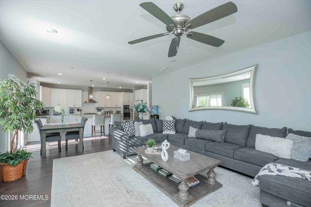 20 Kronenberg Street, Tinton Falls, NJ 07724