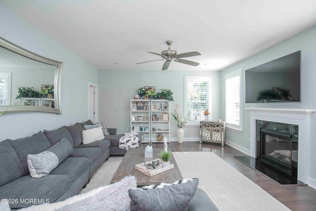 20 Kronenberg Street, Tinton Falls, NJ 07724