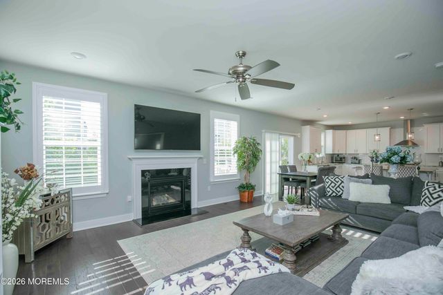 20 Kronenberg Street, Tinton Falls, NJ 07724