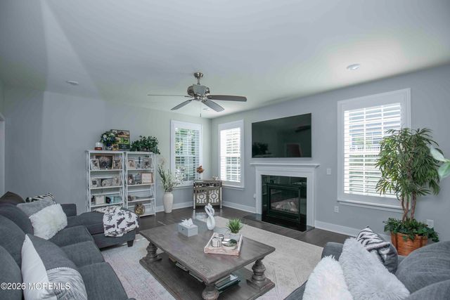 20 Kronenberg Street, Tinton Falls, NJ 07724