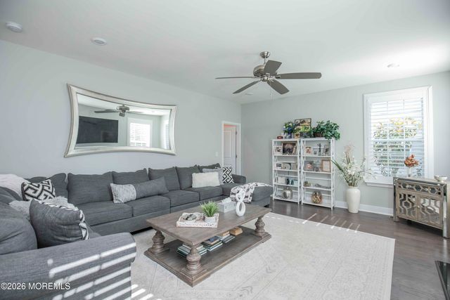 20 Kronenberg Street, Tinton Falls, NJ 07724